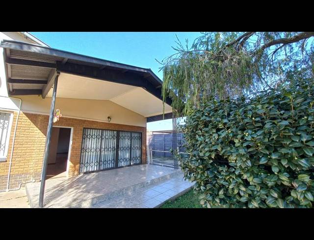 5 BEDROOM HOUSE FOR SALE IN MAYVILLE